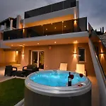 Alykes - Prv Jacuzzi