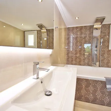 Alykes - Prv Jacuzzi Appartement *