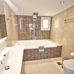 Alykes - Prv Jacuzzi Apartmán