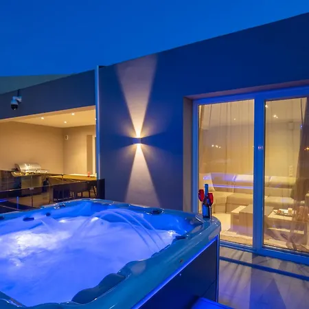 Alykes - Prv Jacuzzi Apartmán Potamós